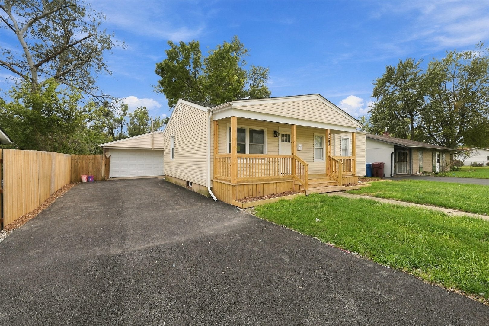 2402 E Sauk Trail