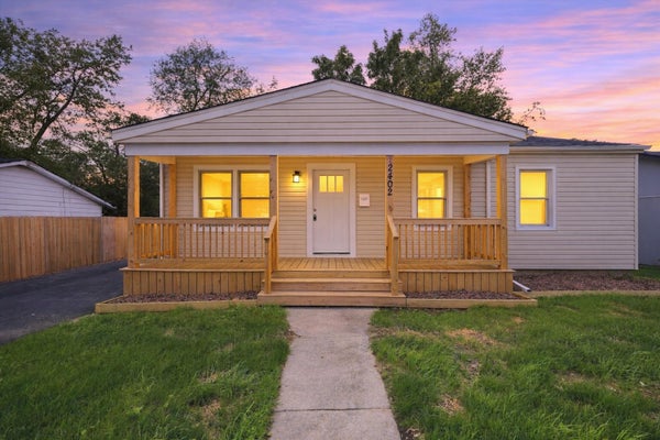 2402 E SAUK TRL, SAUK VILLAGE, IL 60411 - Image 4c3b8a5437656d99159779c770fbe75c/1913170498