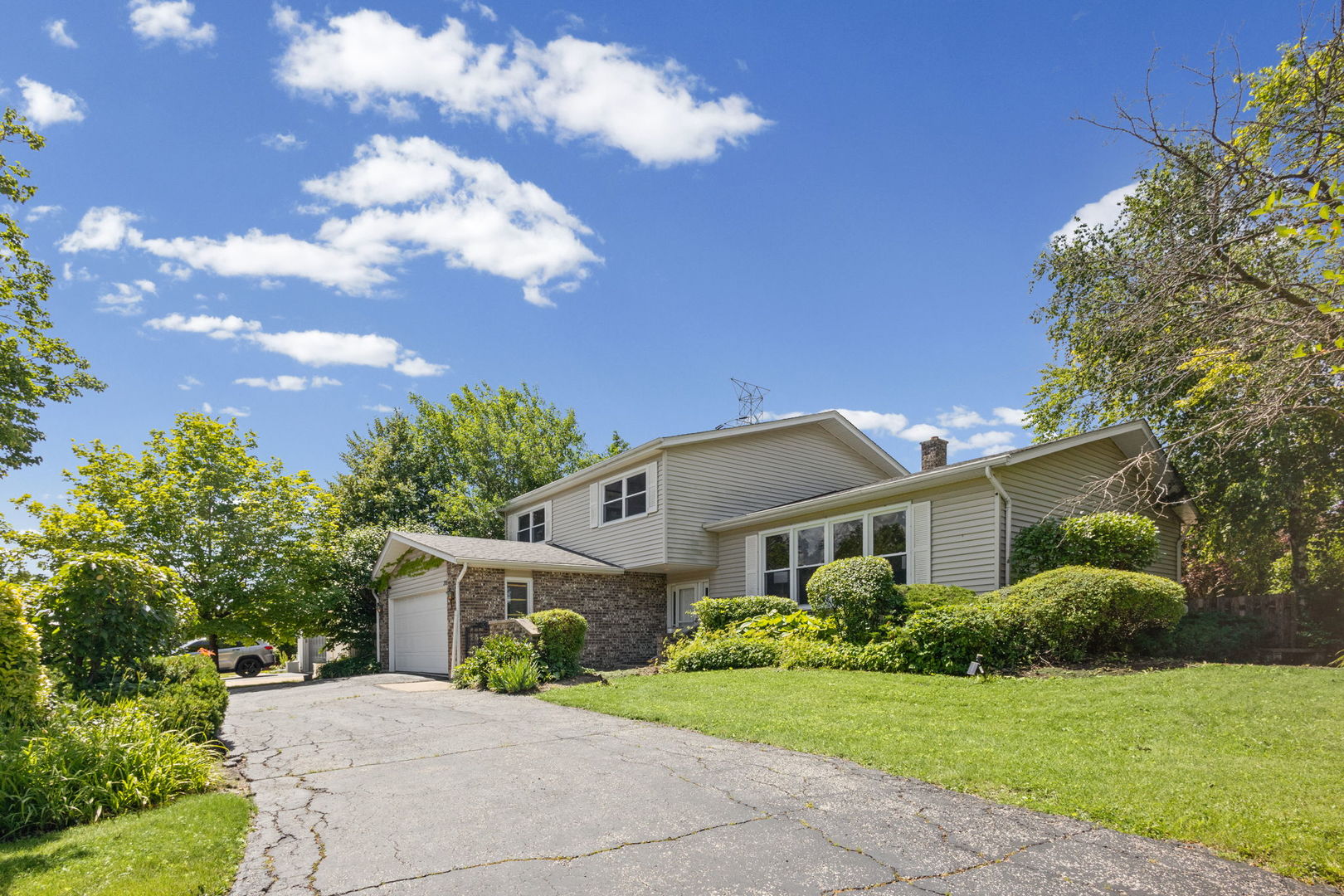 219 W Appletree Lane