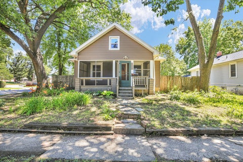 Photo of 810 N Busey Avenue, Urbana, IL 61801 (MLS # 12680088)