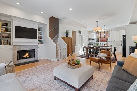 Tiny photo for 2003 N Hoyne Avenue, Chicago, IL 60647 (MLS # 12584726)