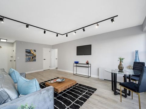 Tiny photo for 6157 N Sheridan Road #9J, Chicago, IL 60660 (MLS # 12542148)