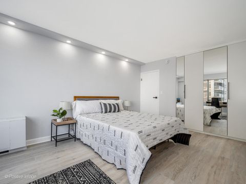 Tiny photo for 6157 N Sheridan Road #9J, Chicago, IL 60660 (MLS # 12542148)