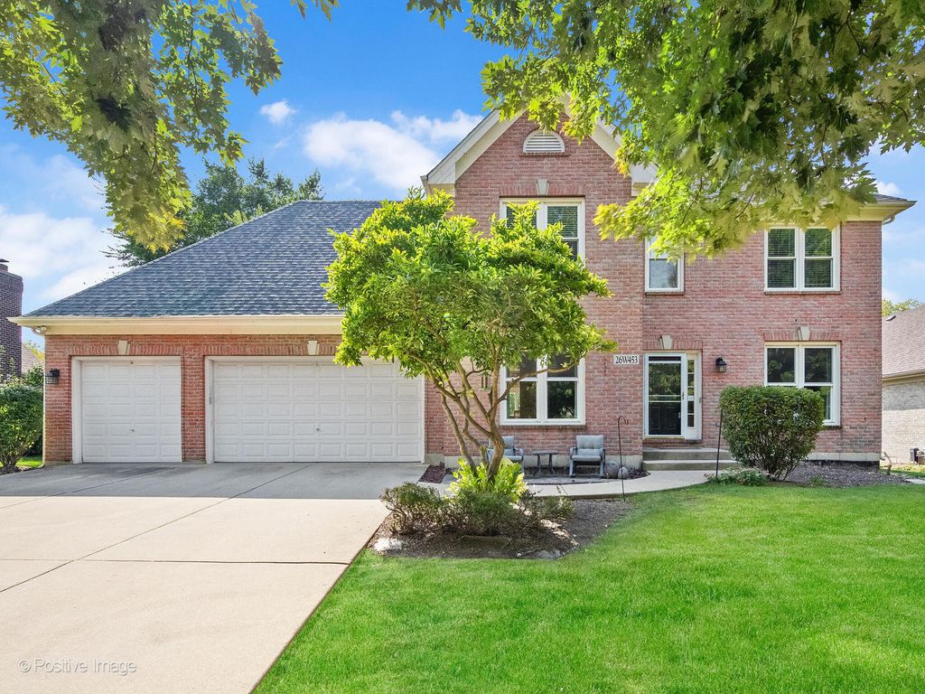 Photo for 26W453 Pinehurst Drive, Winfield, IL 60190 (MLS # 12456073)