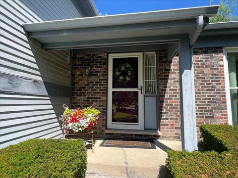 Tiny photo for 821 Blue Mound Drive, Crystal Lake, IL 60014 (MLS # 12672479)