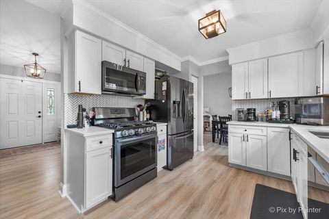 Tiny photo for 113 N Bristol Drive, Bloomingdale, IL 60108 (MLS # 12626627)