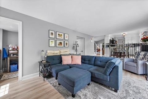 Tiny photo for 113 N Bristol Drive, Bloomingdale, IL 60108 (MLS # 12626627)