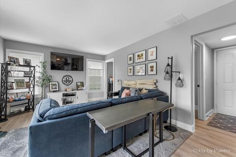 Tiny photo for 113 N Bristol Drive, Bloomingdale, IL 60108 (MLS # 12626627)
