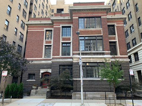 Photo of 415 W Surf Street, Chicago, IL 60657 (MLS # 12405596)