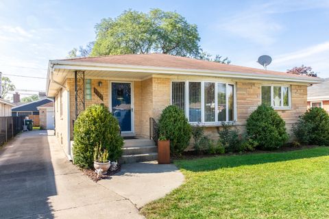 Tiny photo for 1717 OAKTON Street, Park Ridge, IL 60068 (MLS # 12489547)