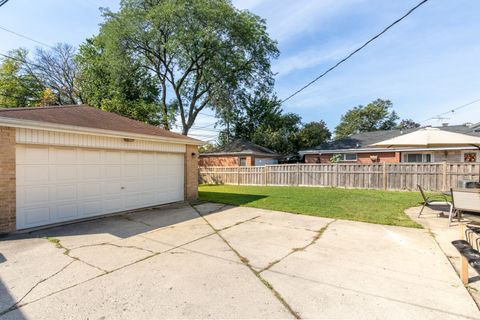 Tiny photo for 1717 OAKTON Street, Park Ridge, IL 60068 (MLS # 12489547)