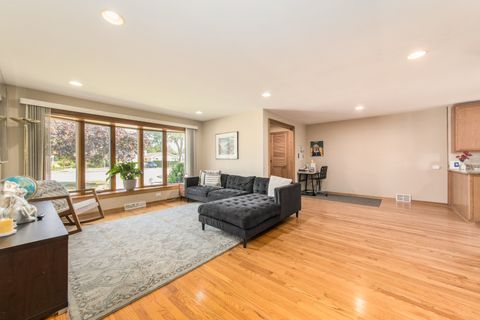 Tiny photo for 1717 OAKTON Street, Park Ridge, IL 60068 (MLS # 12489547)