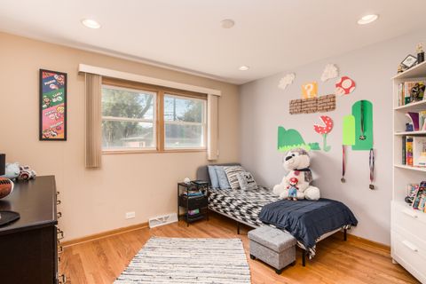 Tiny photo for 1717 OAKTON Street, Park Ridge, IL 60068 (MLS # 12489547)