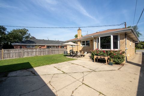 Tiny photo for 1717 OAKTON Street, Park Ridge, IL 60068 (MLS # 12489547)