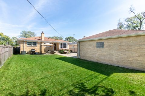 Tiny photo for 1717 OAKTON Street, Park Ridge, IL 60068 (MLS # 12489547)