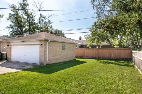 Tiny photo for 1717 OAKTON Street, Park Ridge, IL 60068 (MLS # 12489547)