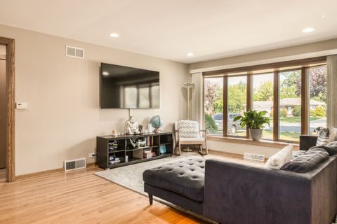 Tiny photo for 1717 OAKTON Street, Park Ridge, IL 60068 (MLS # 12489547)