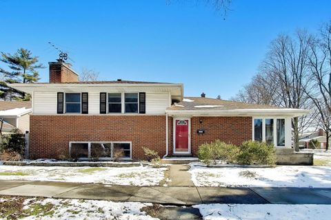 Photo of 714 W Campbell Street, Arlington Heights, IL 60005 (MLS # 12621792)