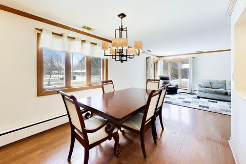 Tiny photo for 714 W Campbell Street, Arlington Heights, IL 60005 (MLS # 12621792)