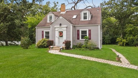 Photo of 236 Oakwood Drive, Wood Dale, IL 60191 (MLS # 12484530)