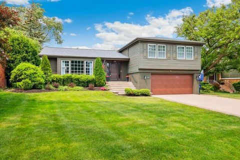 301 Columbine Drive Clarendon Hills IL 60514