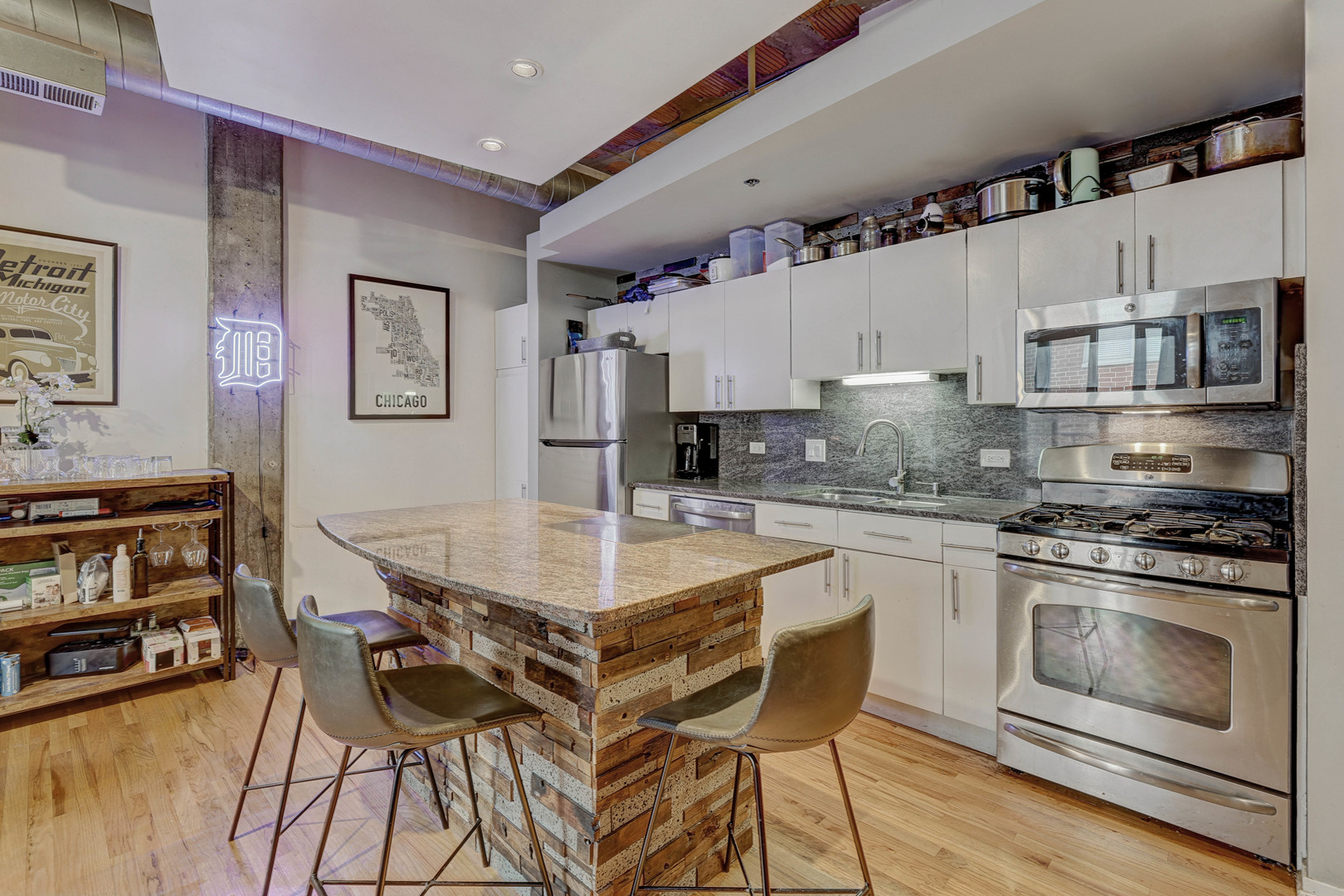 2342 W Saint Paul Avenue 211