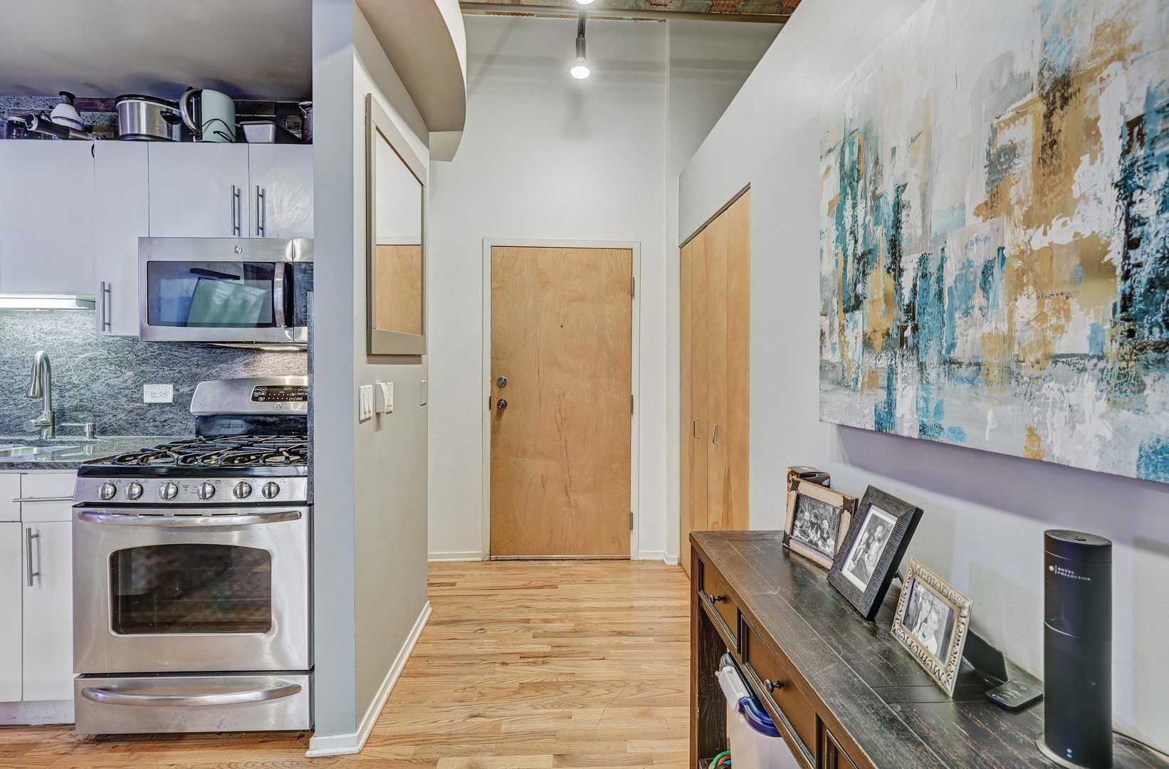 2342 W Saint Paul Avenue 211