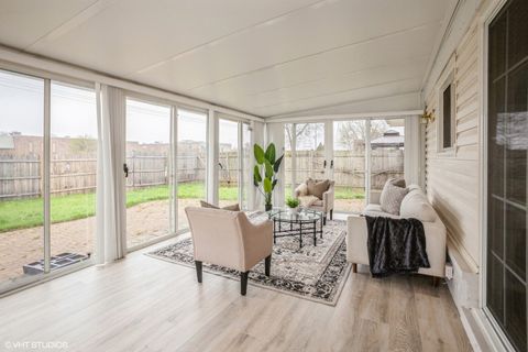 Tiny photo for 943 Maple Lane, Elk Grove Village, IL 60007 (MLS # 12499982)