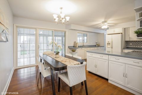 Tiny photo for 943 Maple Lane, Elk Grove Village, IL 60007 (MLS # 12499982)