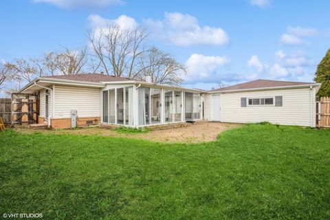 Tiny photo for 943 Maple Lane, Elk Grove Village, IL 60007 (MLS # 12499982)