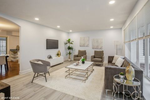 Tiny photo for 943 Maple Lane, Elk Grove Village, IL 60007 (MLS # 12499982)