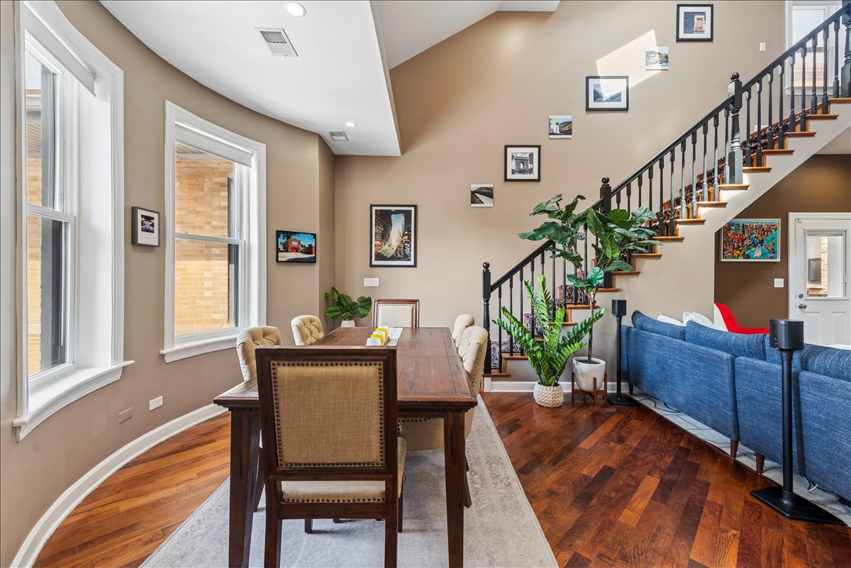 561 W Briar Place 305