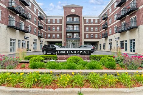 Condominium in Grayslake IL 10 Lake Street 1.jpg