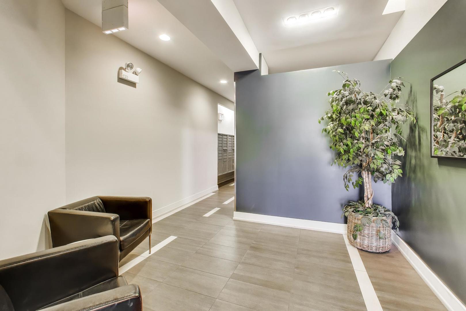 3201 W Leland Avenue 212