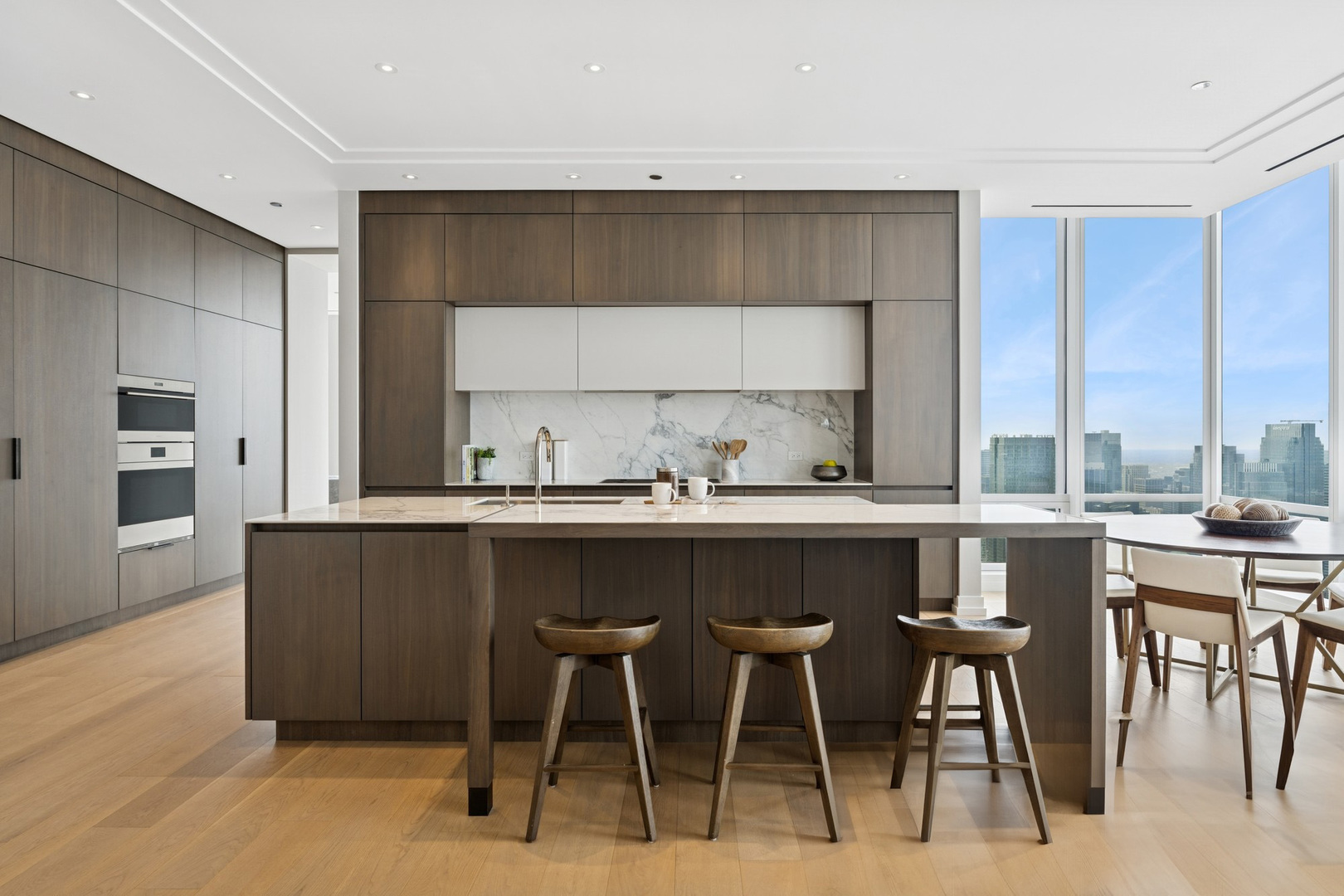 14 W Superior Street 6602