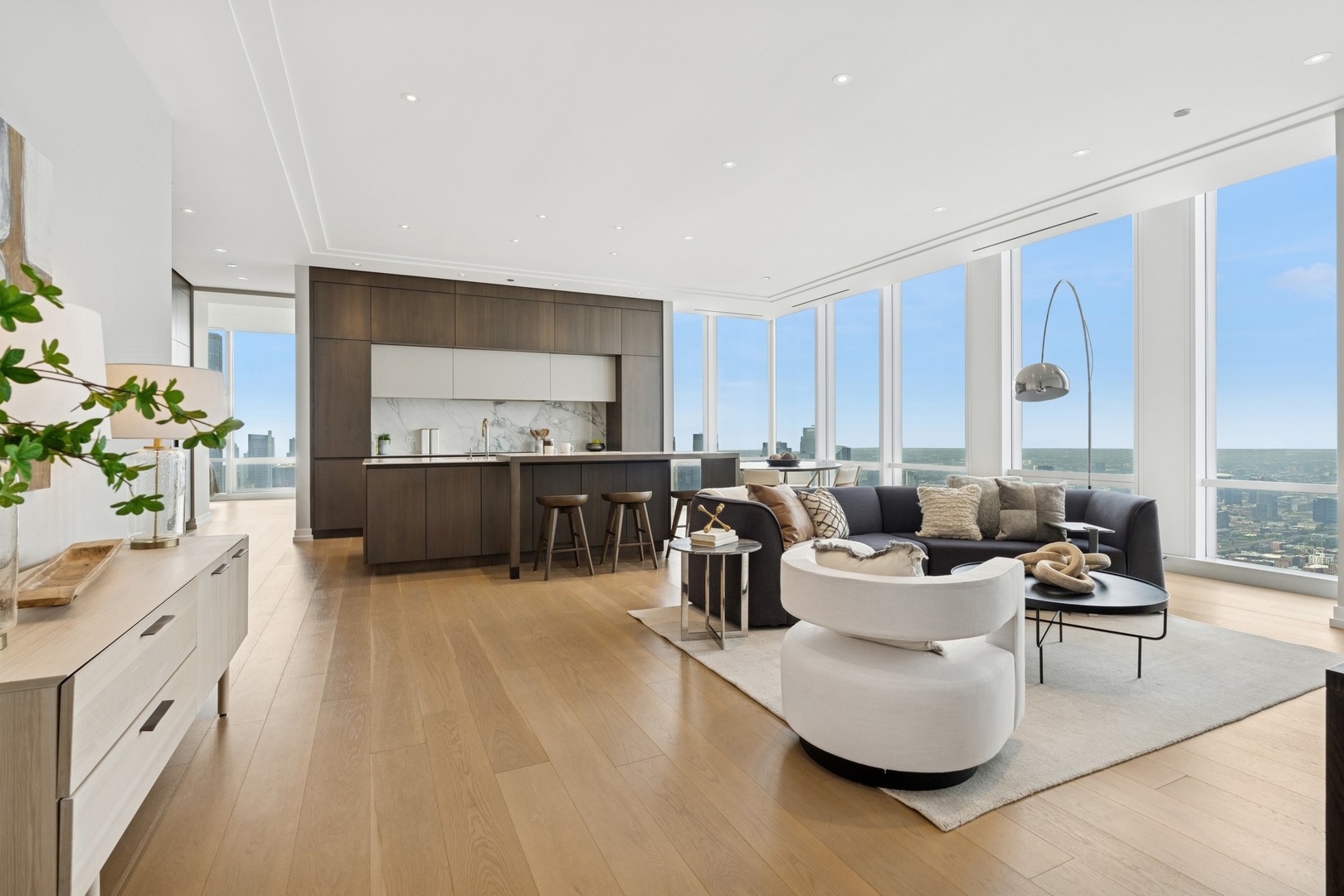 14 W Superior Street 6602