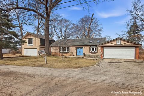 Photo of 4320 Lakewood Road, McHenry, IL 60050 (MLS # 12598420)