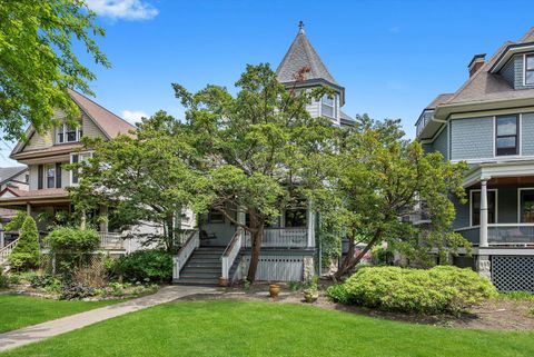 204 N Harvey Avenue Oak Park IL 60302