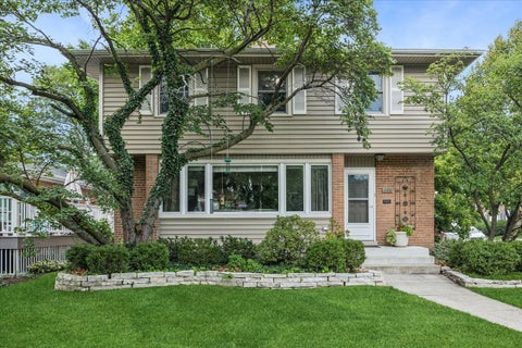 Photo of 1100 N Oak Park Avenue, Oak Park, IL 60302 (MLS # 12731628)