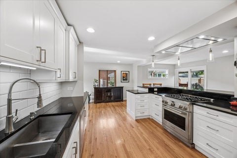 Tiny photo for 1100 N Oak Park Avenue, Oak Park, IL 60302 (MLS # 12731628)