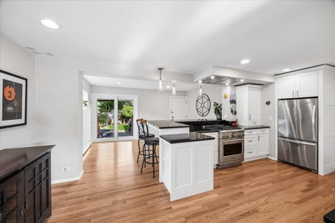 Tiny photo for 1100 N Oak Park Avenue, Oak Park, IL 60302 (MLS # 12731628)