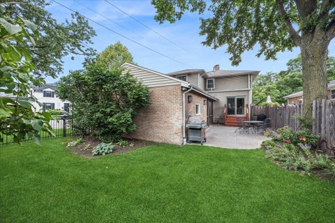 Tiny photo for 1100 N Oak Park Avenue, Oak Park, IL 60302 (MLS # 12731628)
