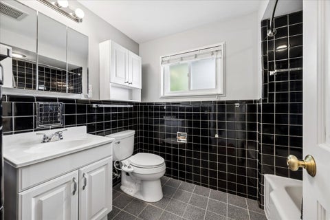 Tiny photo for 1100 N Oak Park Avenue, Oak Park, IL 60302 (MLS # 12731628)