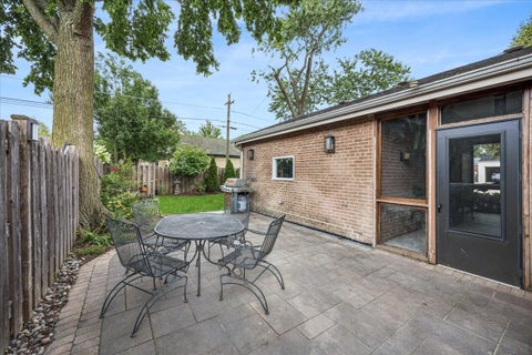 Tiny photo for 1100 N Oak Park Avenue, Oak Park, IL 60302 (MLS # 12731628)