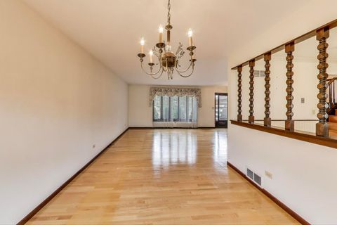 Tiny photo for 700 S Noah Terrace, Mount Prospect, IL 60056 (MLS # 12481113)