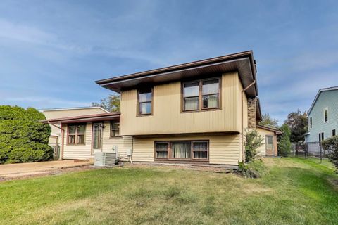 Tiny photo for 700 S Noah Terrace, Mount Prospect, IL 60056 (MLS # 12481113)