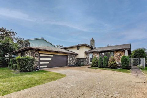 Tiny photo for 700 S Noah Terrace, Mount Prospect, IL 60056 (MLS # 12481113)