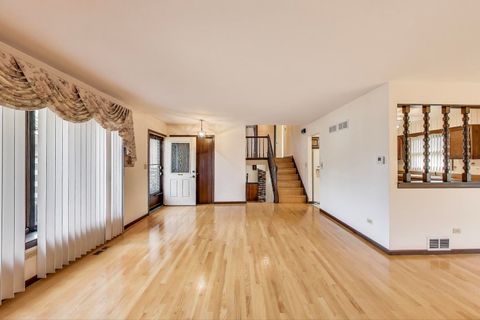 Tiny photo for 700 S Noah Terrace, Mount Prospect, IL 60056 (MLS # 12481113)