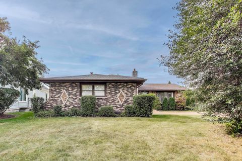Tiny photo for 700 S Noah Terrace, Mount Prospect, IL 60056 (MLS # 12481113)