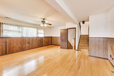 Tiny photo for 700 S Noah Terrace, Mount Prospect, IL 60056 (MLS # 12481113)